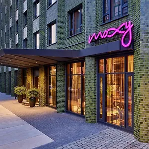 *** Hotel Moxy Muelheim Germania